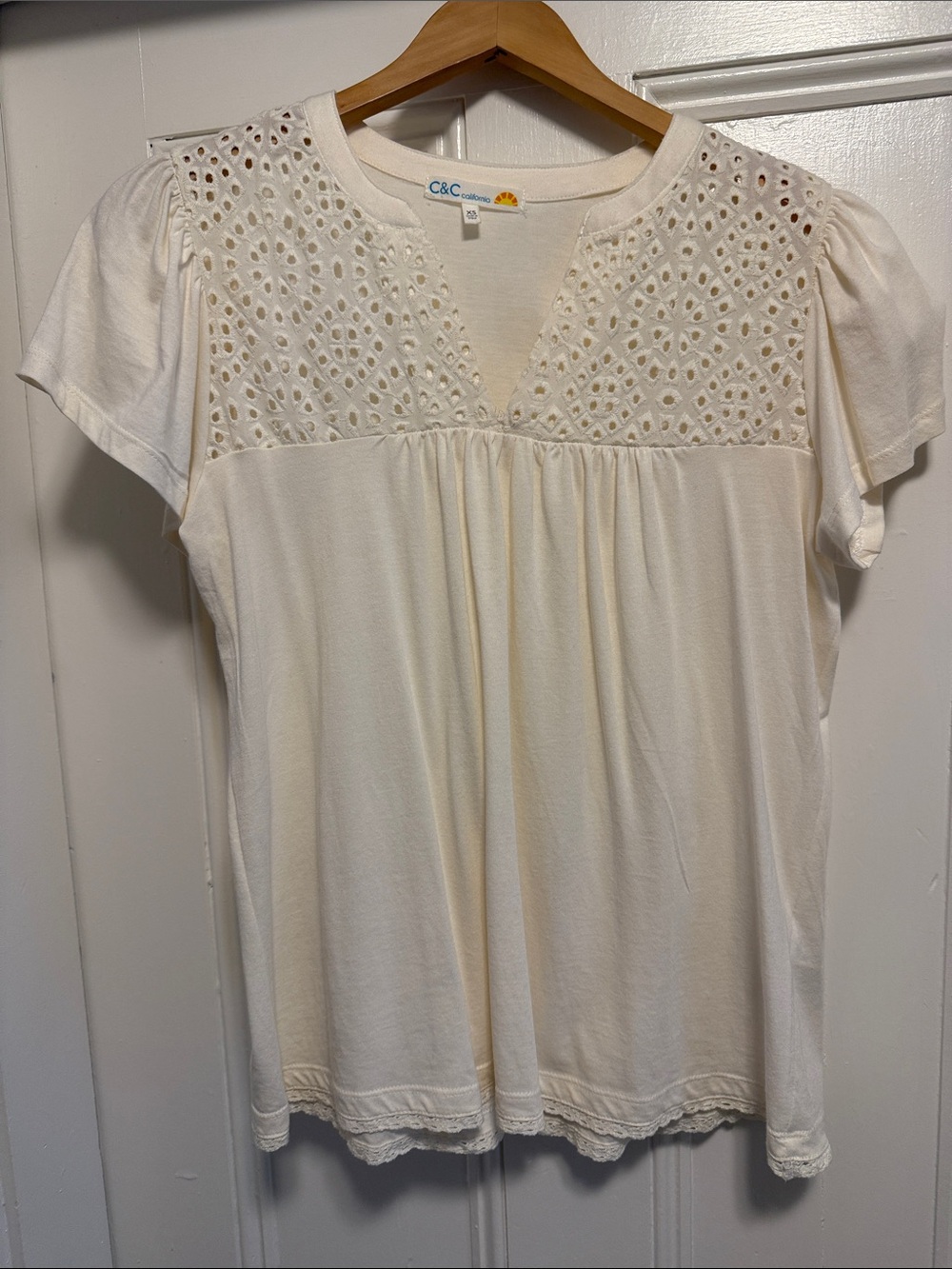 C&C California Cream Eyelet Yoke Short Sleeve Blouse